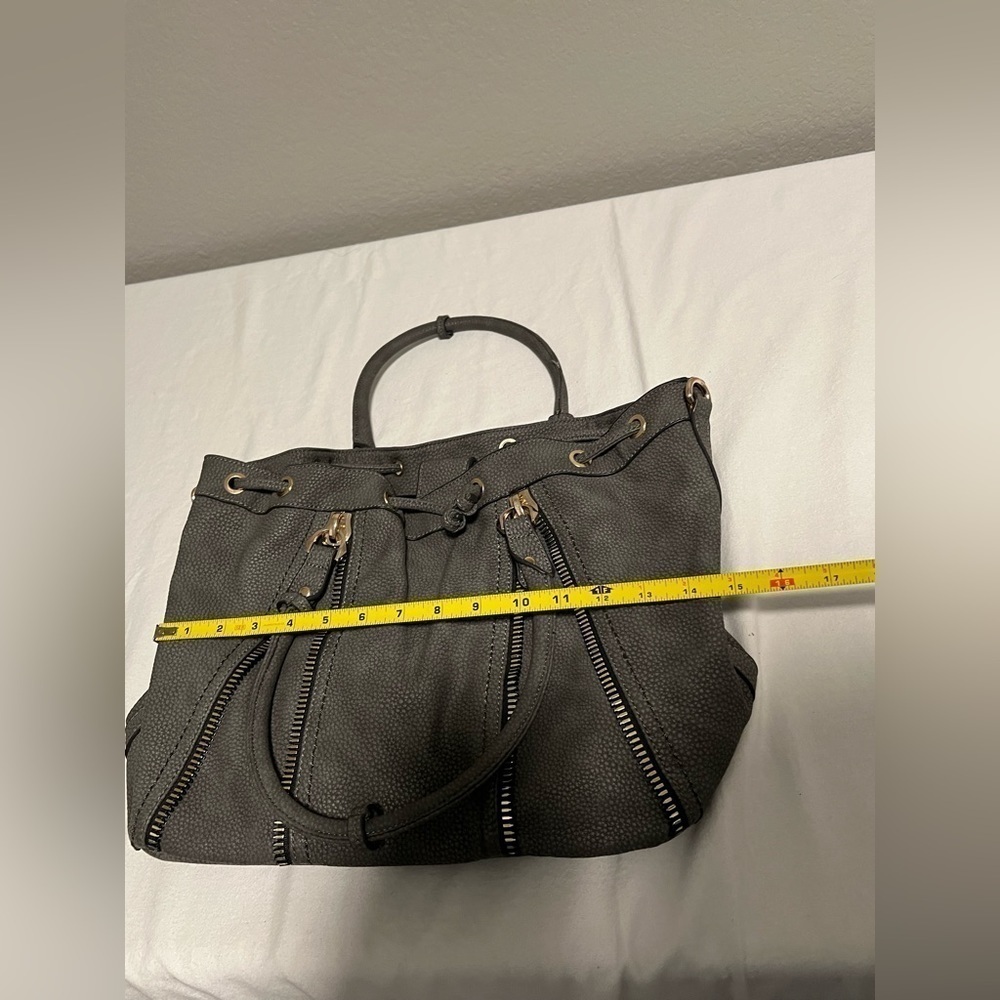 Gussaci Drawstring Shoulder Bag Purse Gray With Zipper Detail - Picture 11 of 13